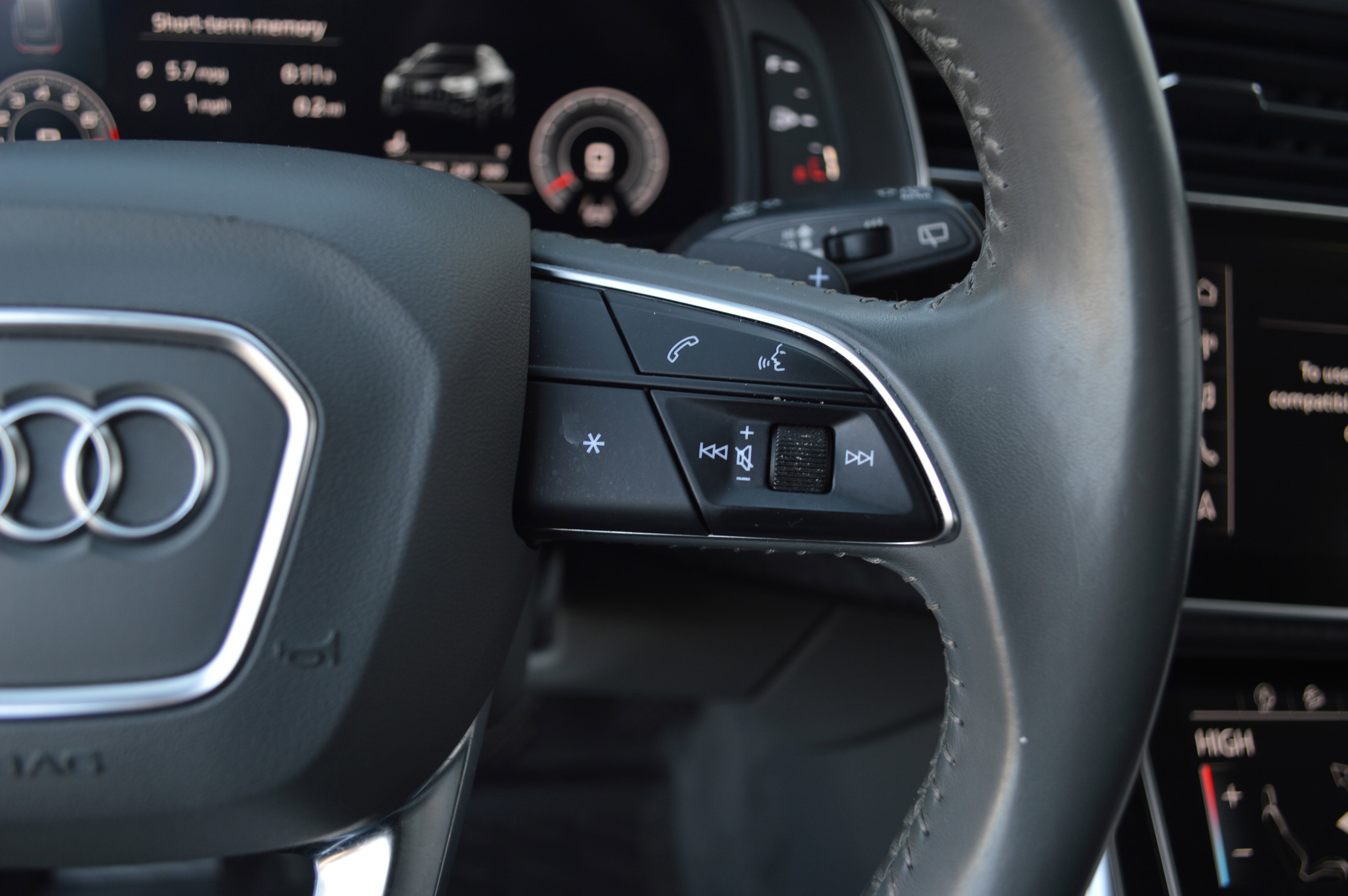 Used 2019 Audi Q8 Prestige w/ Luxury Package image 16