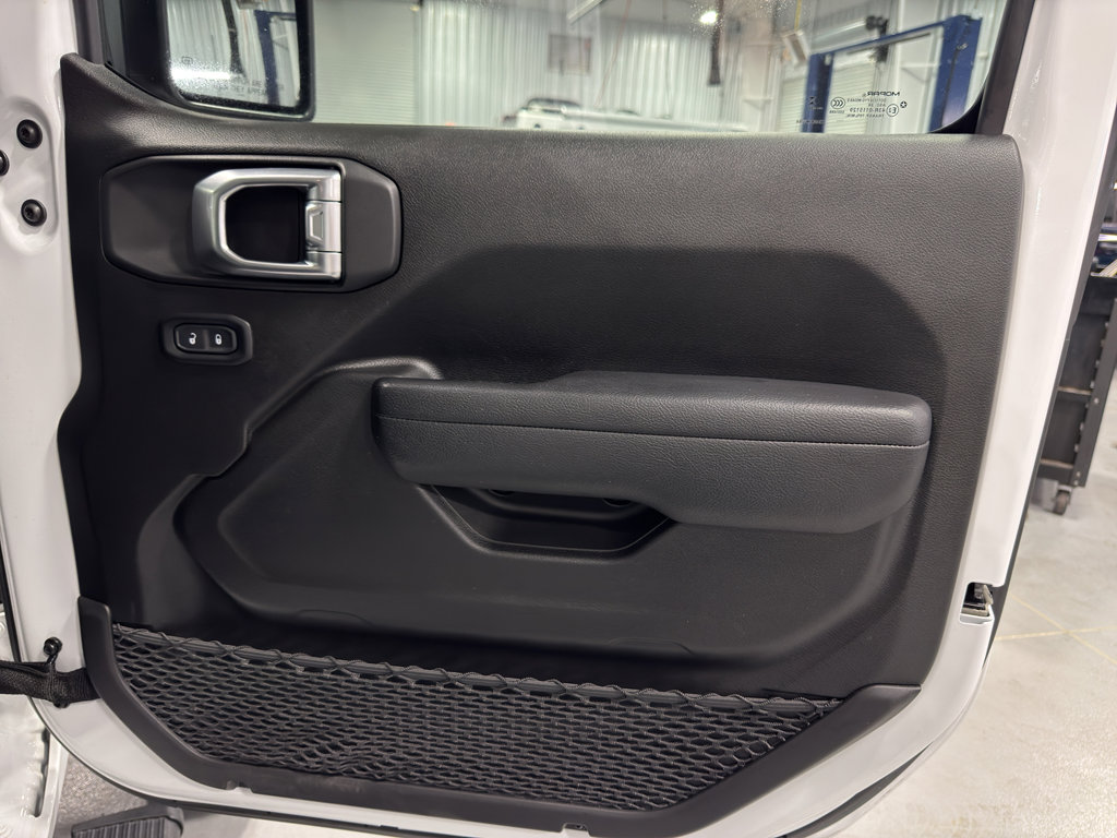 Used 2024 Jeep Wrangler Willys image 23