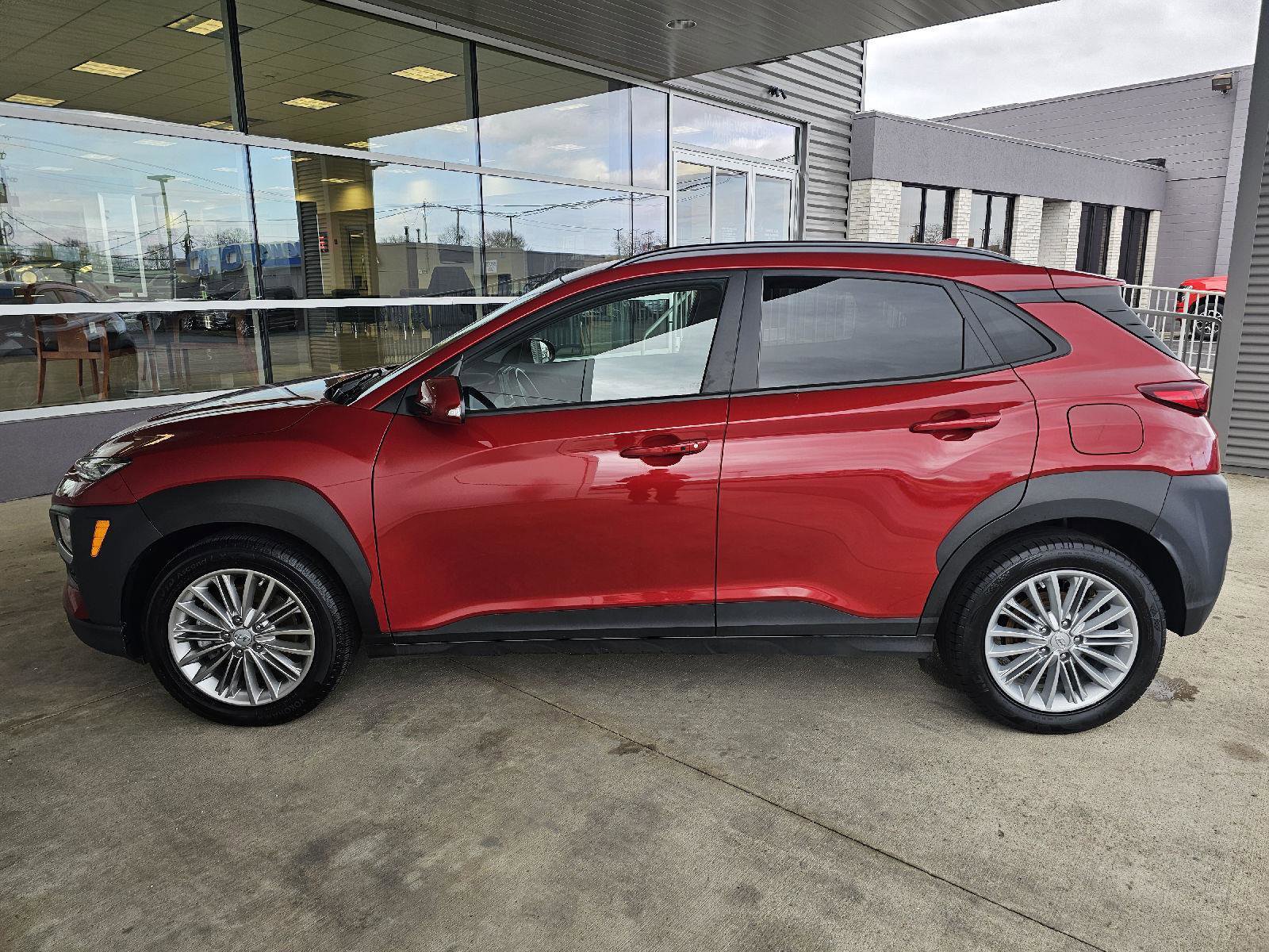 Used 2021 Hyundai Kona SEL Plus w/ Cargo Package image 2