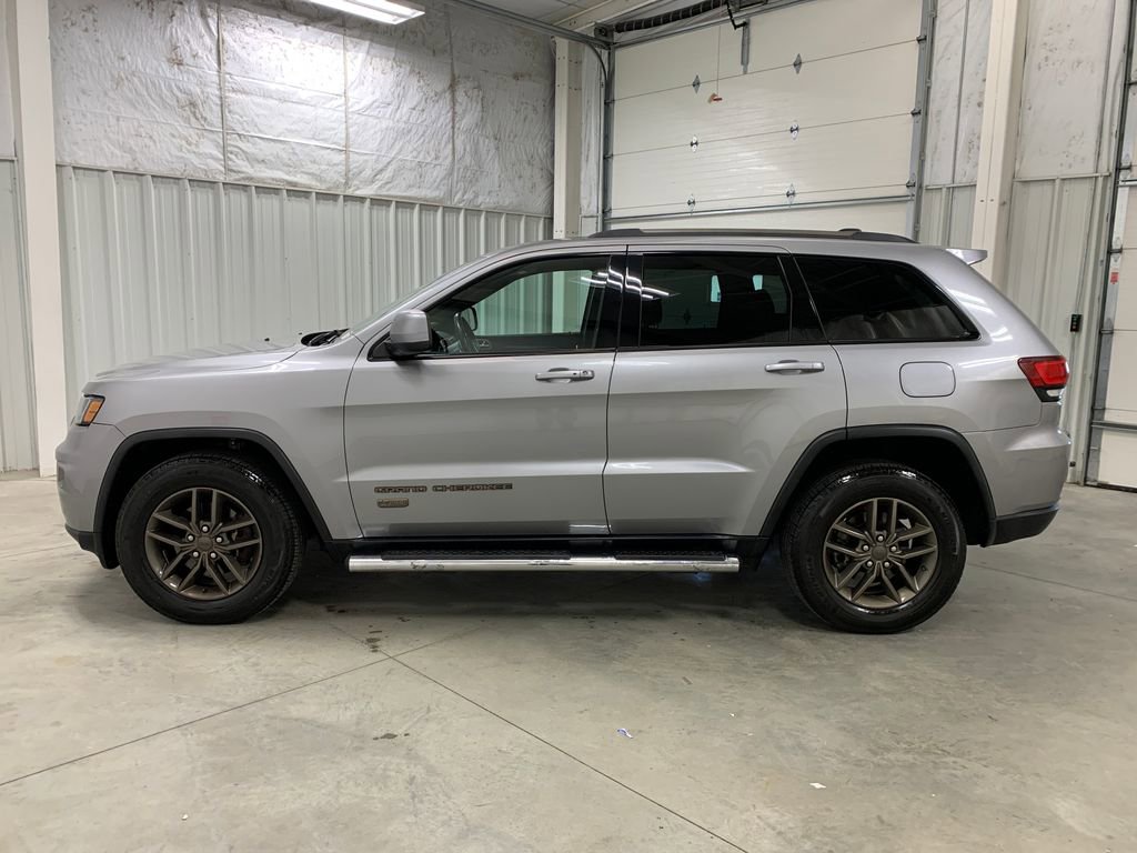 Used 2017 Jeep Grand Cherokee Laredo image 4