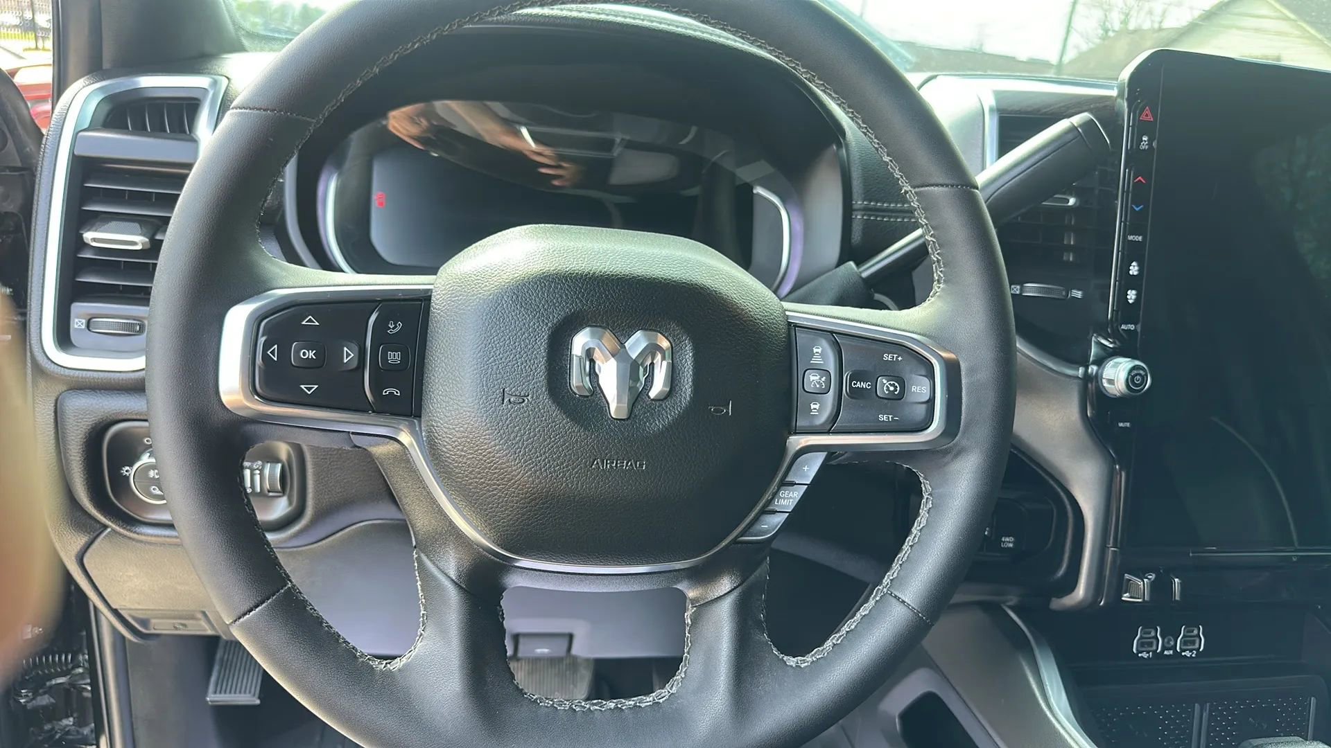 Used 2025 RAM 2500 Laramie AWD/4WD image 10