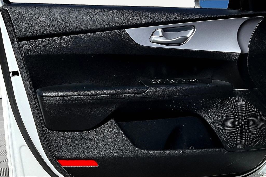Used 2024 Kia Forte LXS w/ LXS Technology Package image 18