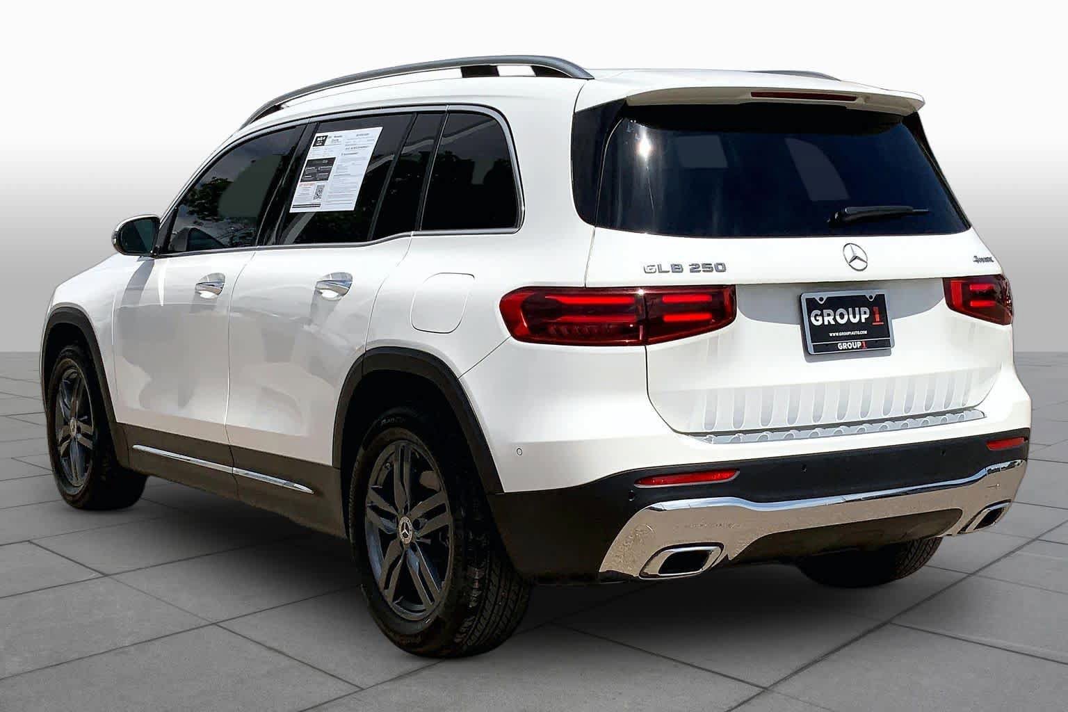 Used 2025 Mercedes-Benz GLB 250 4MATIC image 12