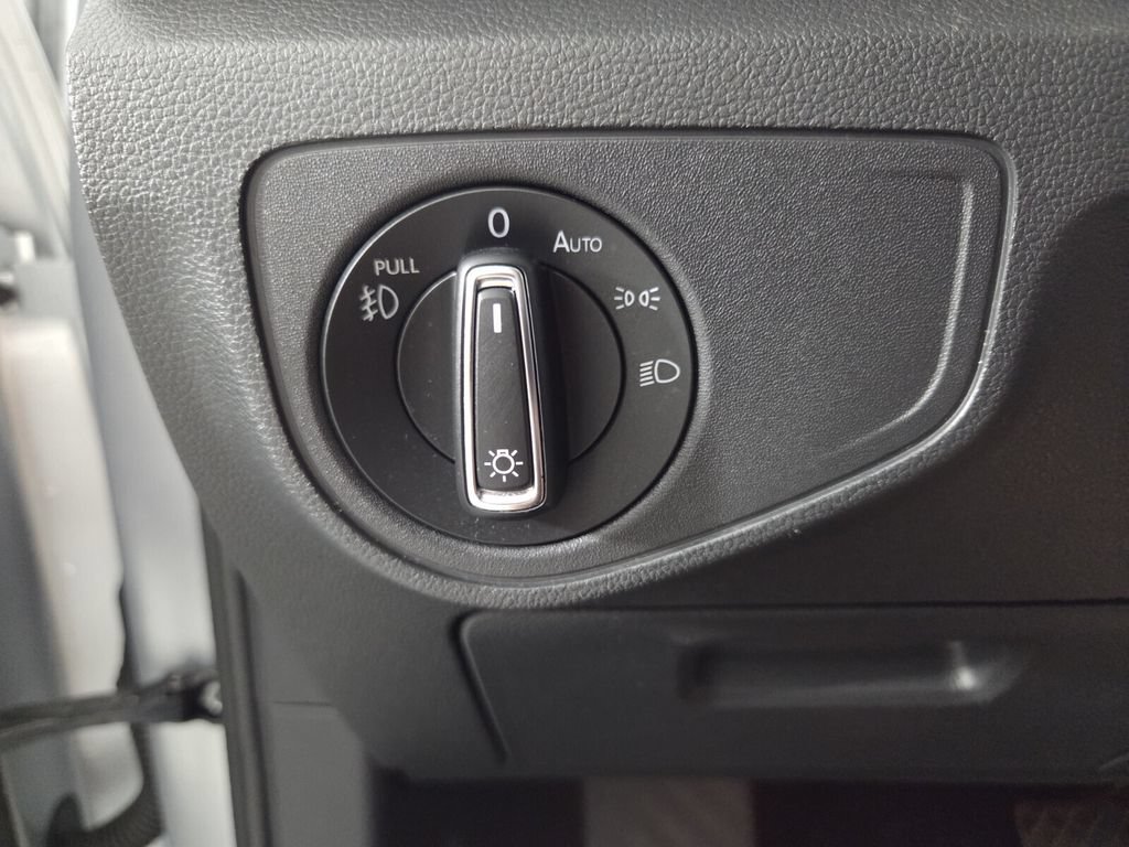 Used 2018 Volkswagen Atlas SE FWD image 19