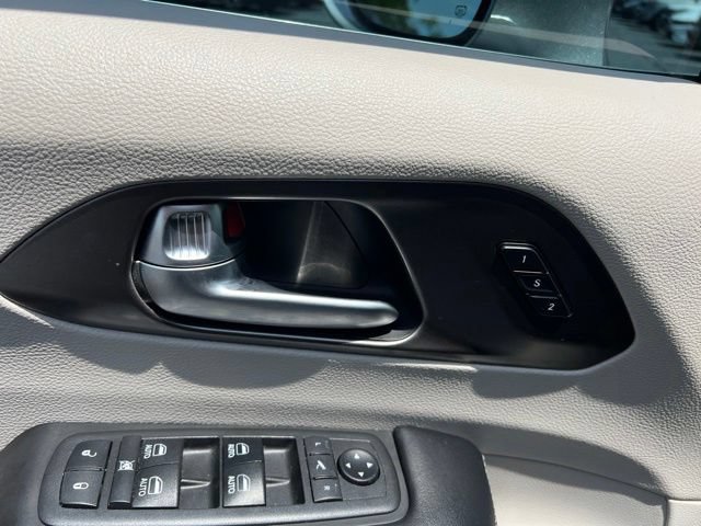 Used 2018 Chrysler Pacifica Limited FWD image 27