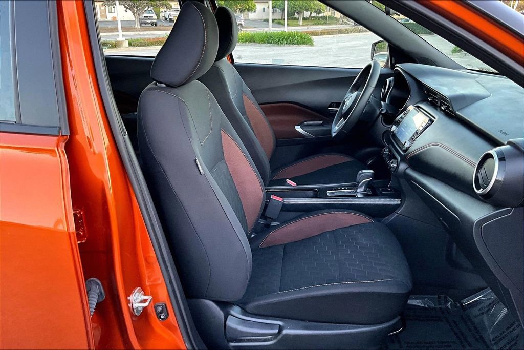 Used 2023 Nissan Kicks SR image 29
