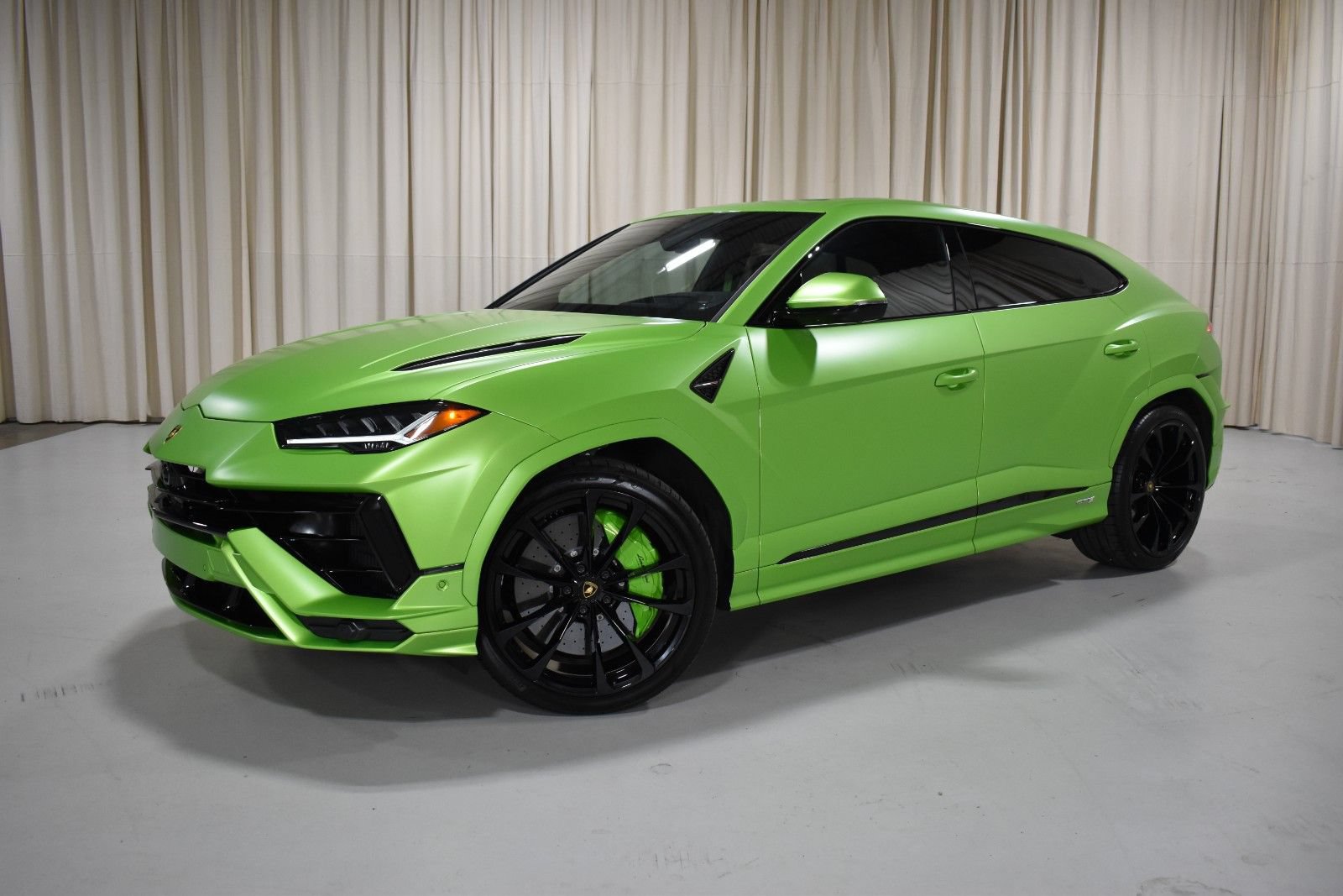 Used 2024 Lamborghini Urus S AWD/4WD image 1
