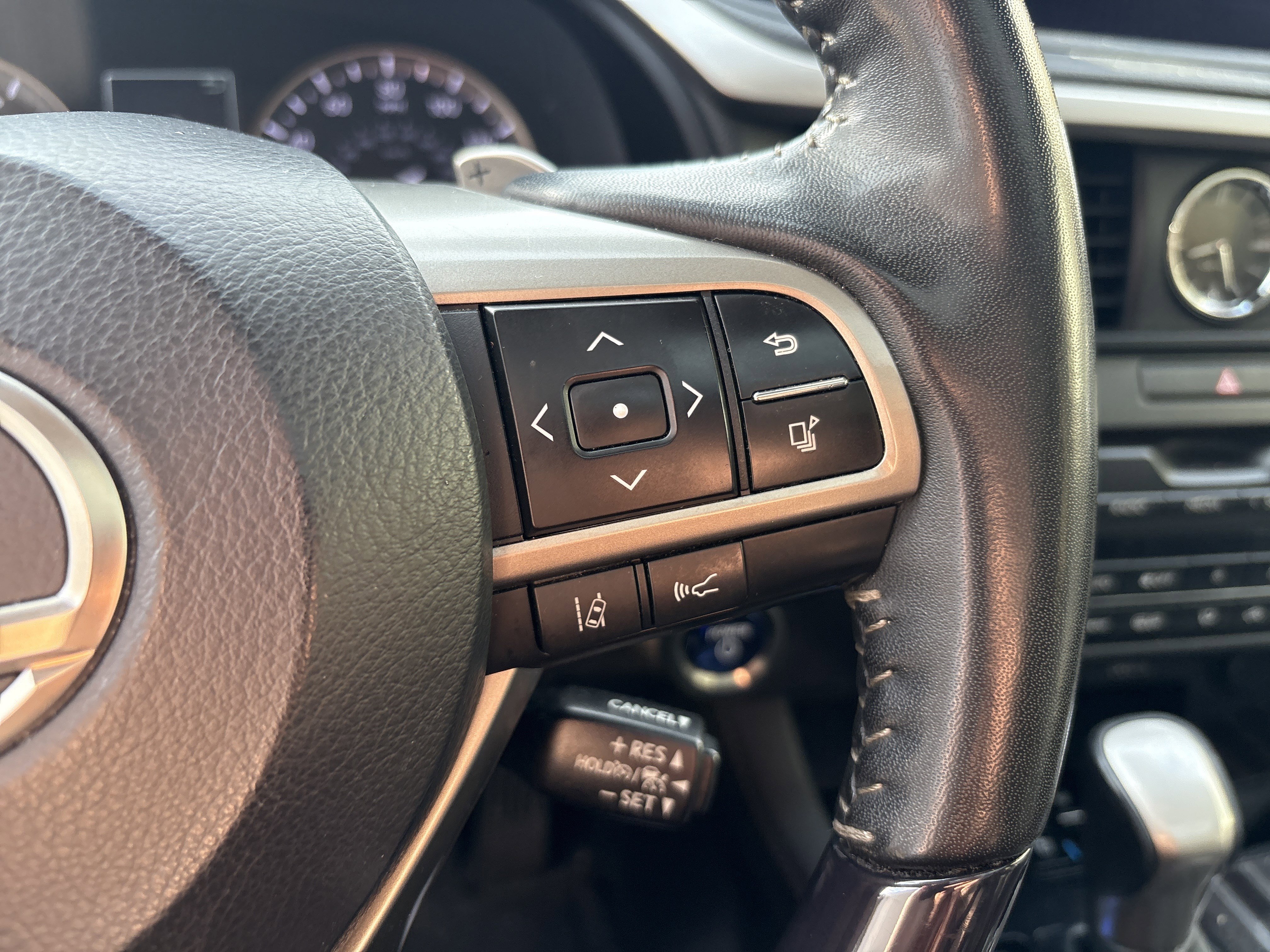 Used 2020 Lexus RX 450h AWD w/ Luxury Package image 24