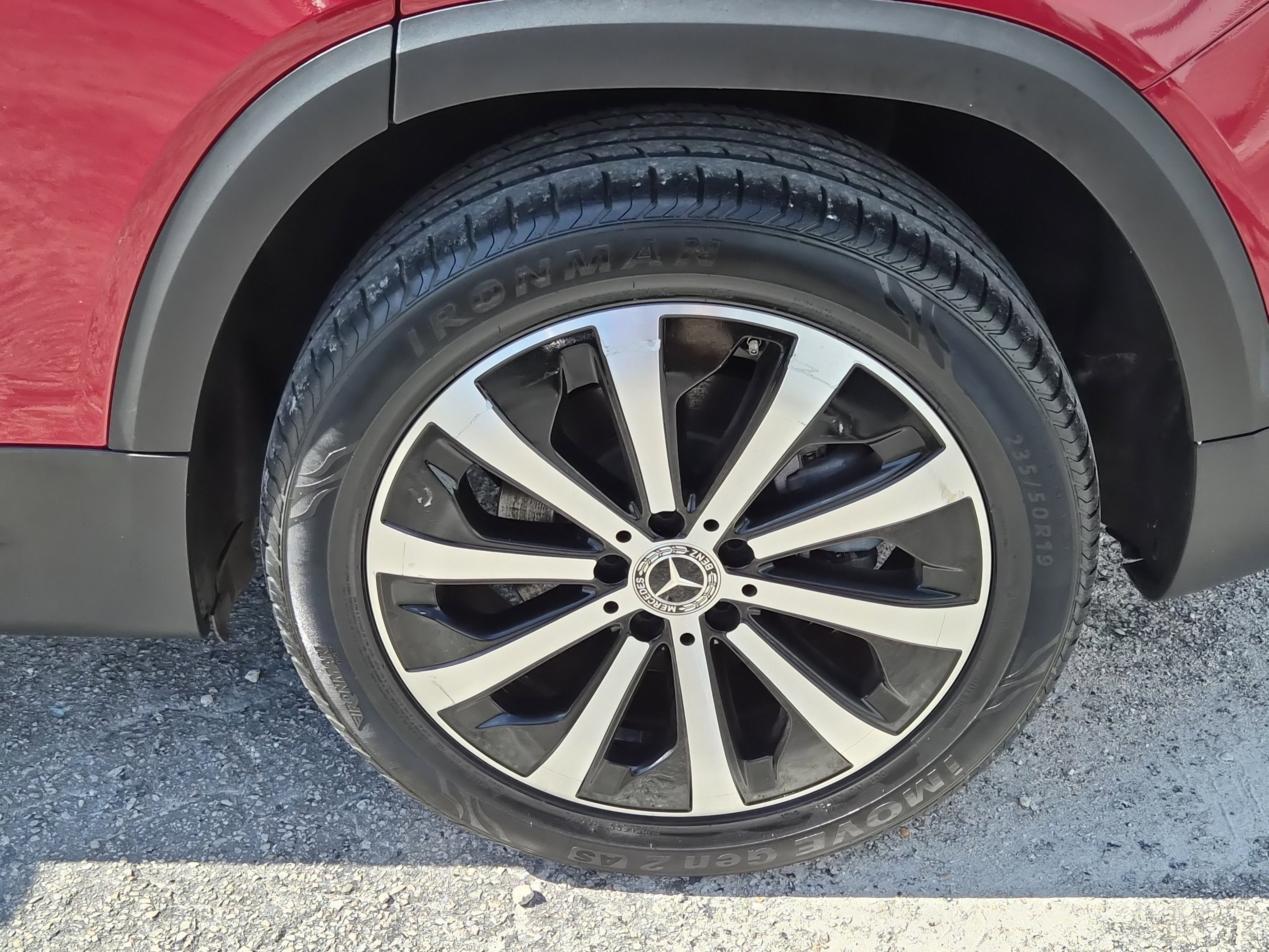 Used 2021 Mercedes-Benz GLB 250 4MATIC w/ Premium Package image 11