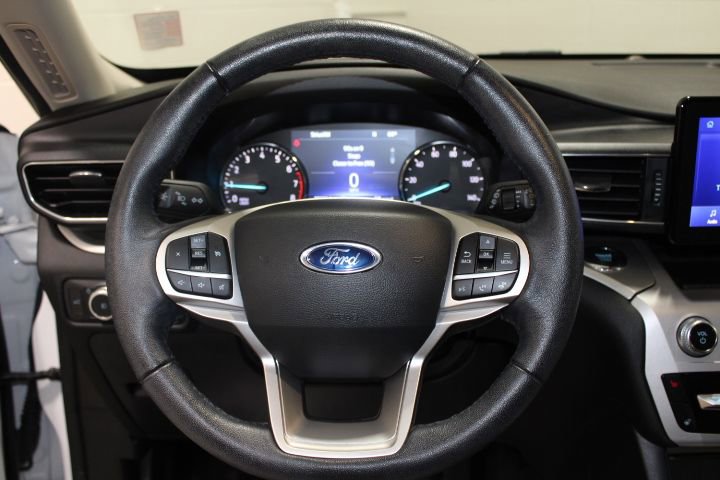 Used 2022 Ford Explorer XLT w/ Equipment Group 202A image 30