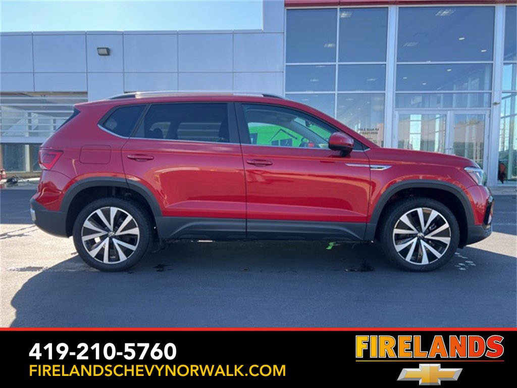 Used 2022 Volkswagen Taos SE w/ Panoramic Sunroof Package image 8