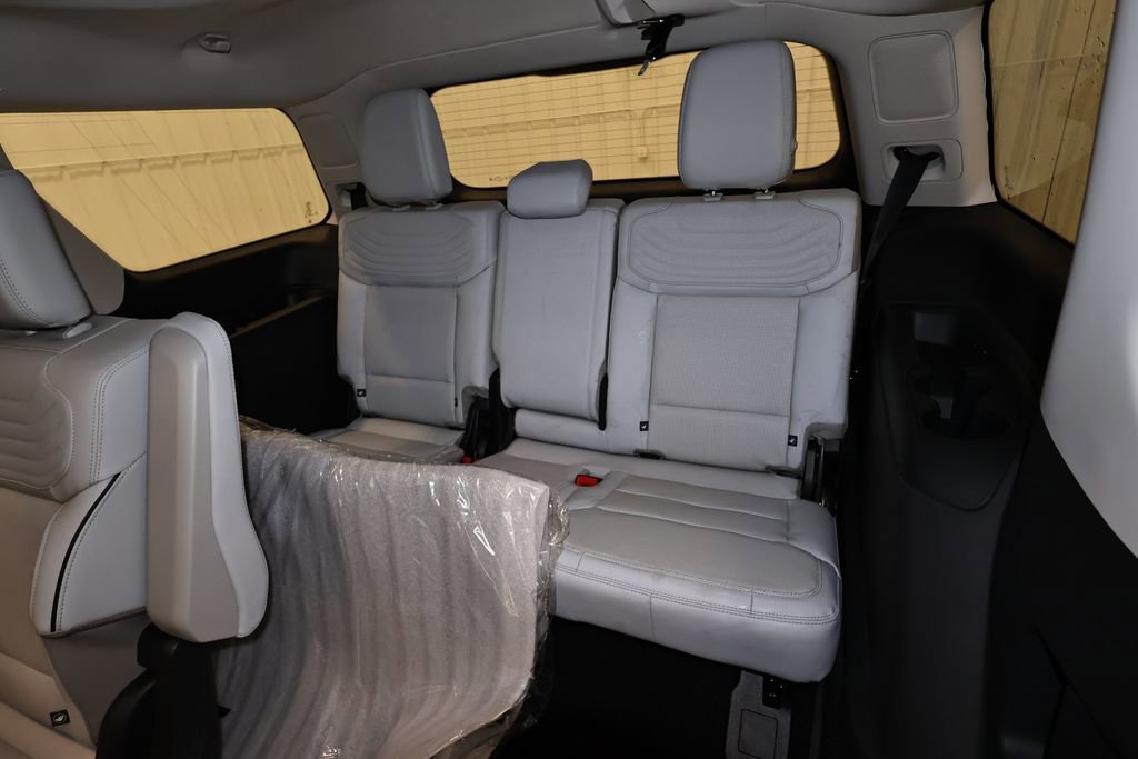 New 2026 Ford Expedition Platinum image 16