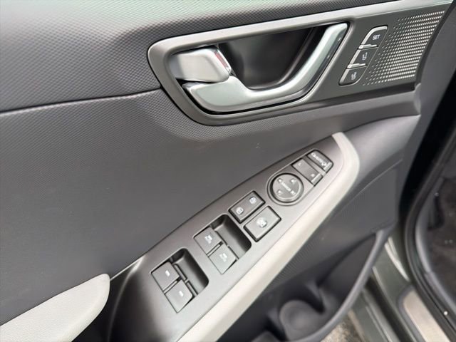 Used 2021 Hyundai Ioniq Limited image 12