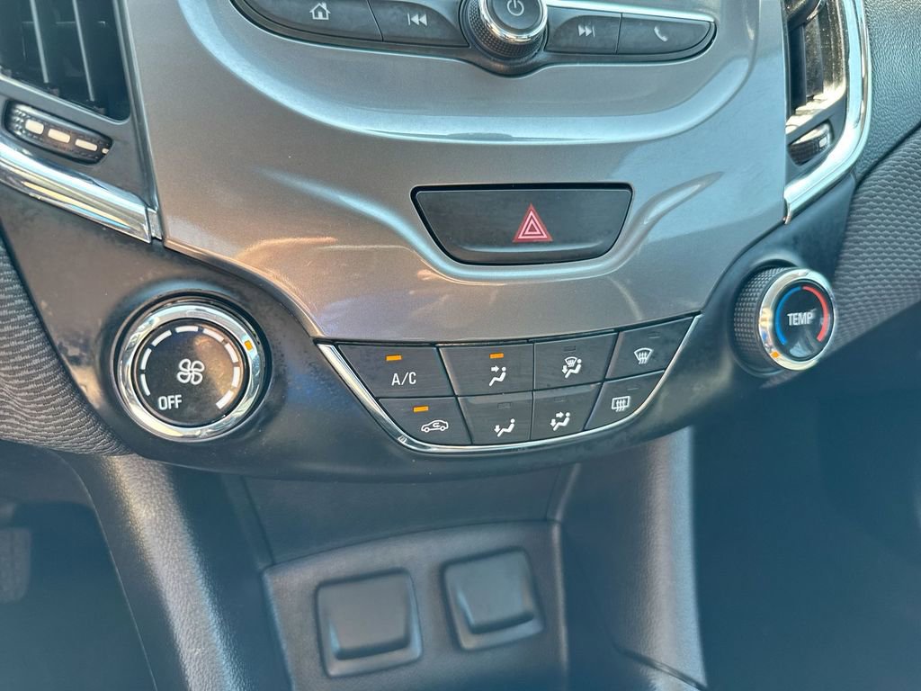 Used 2018 Chevrolet Cruze LT FWD image 16