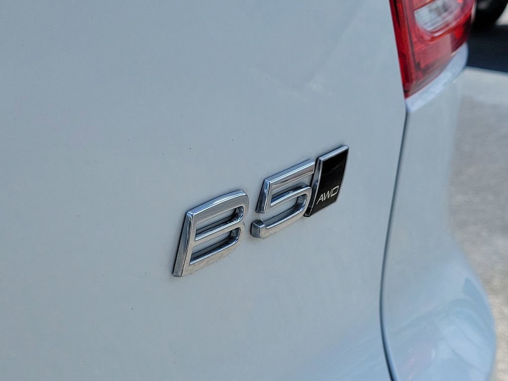 Used 2023 Volvo XC40 B5 Core w/ Convenience Package AWD/4WD image 6