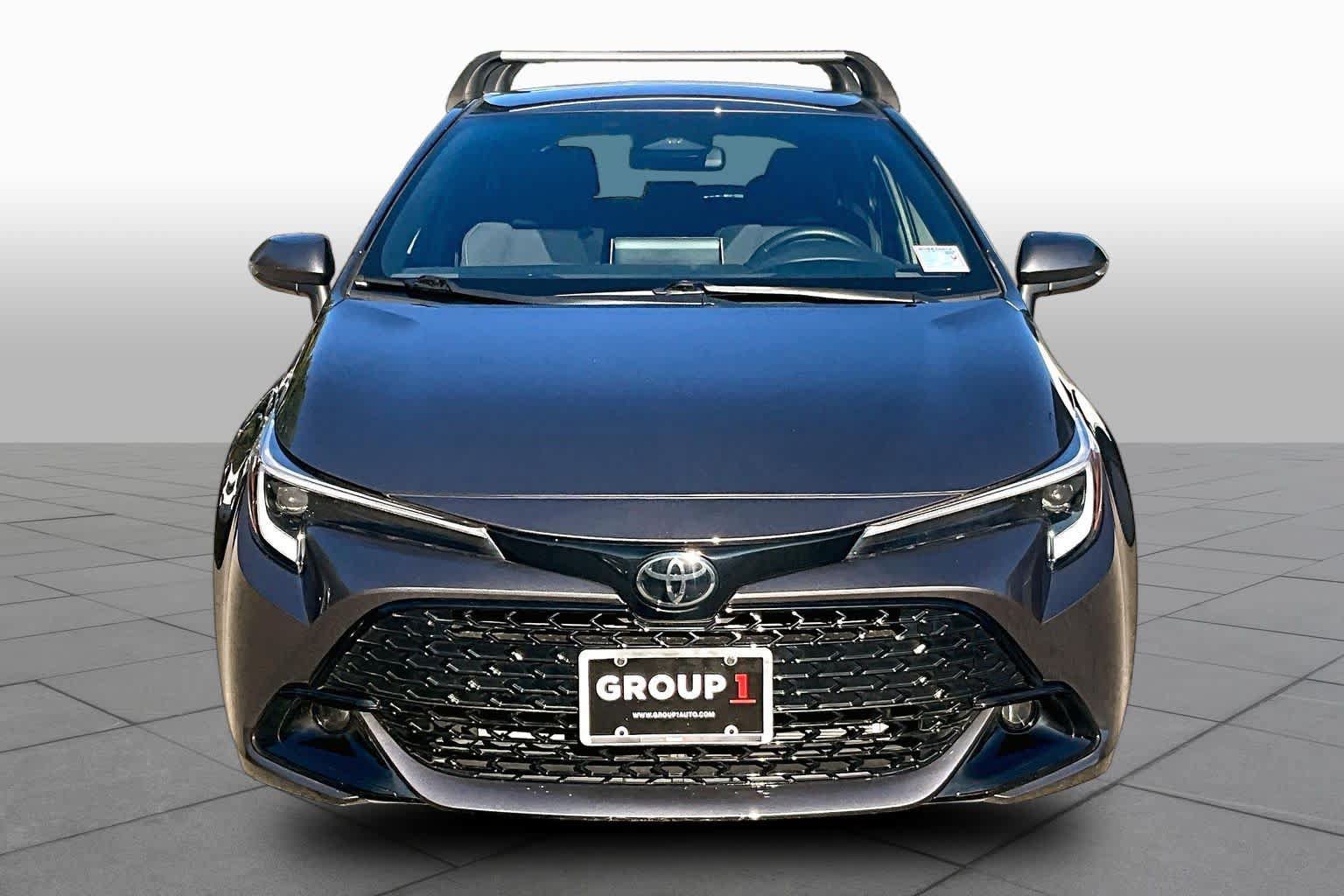 Used 2025 Toyota Corolla SE w/ SE Package FWD image 4