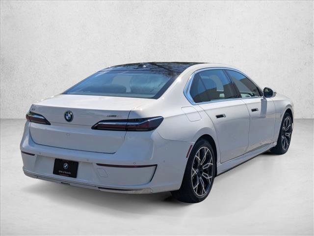 Used 2025 BMW i7 eDrive50 w/ Premium Package image 2