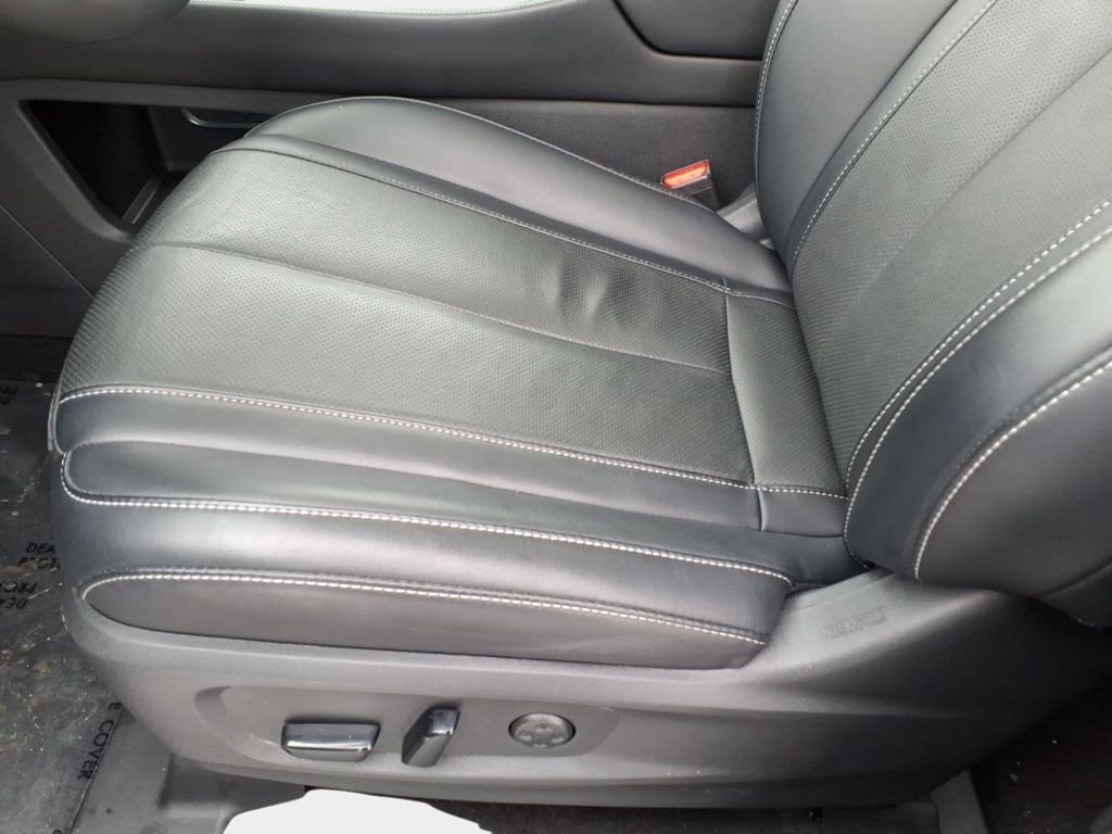 Used 2023 INFINITI QX60 Luxe image 17