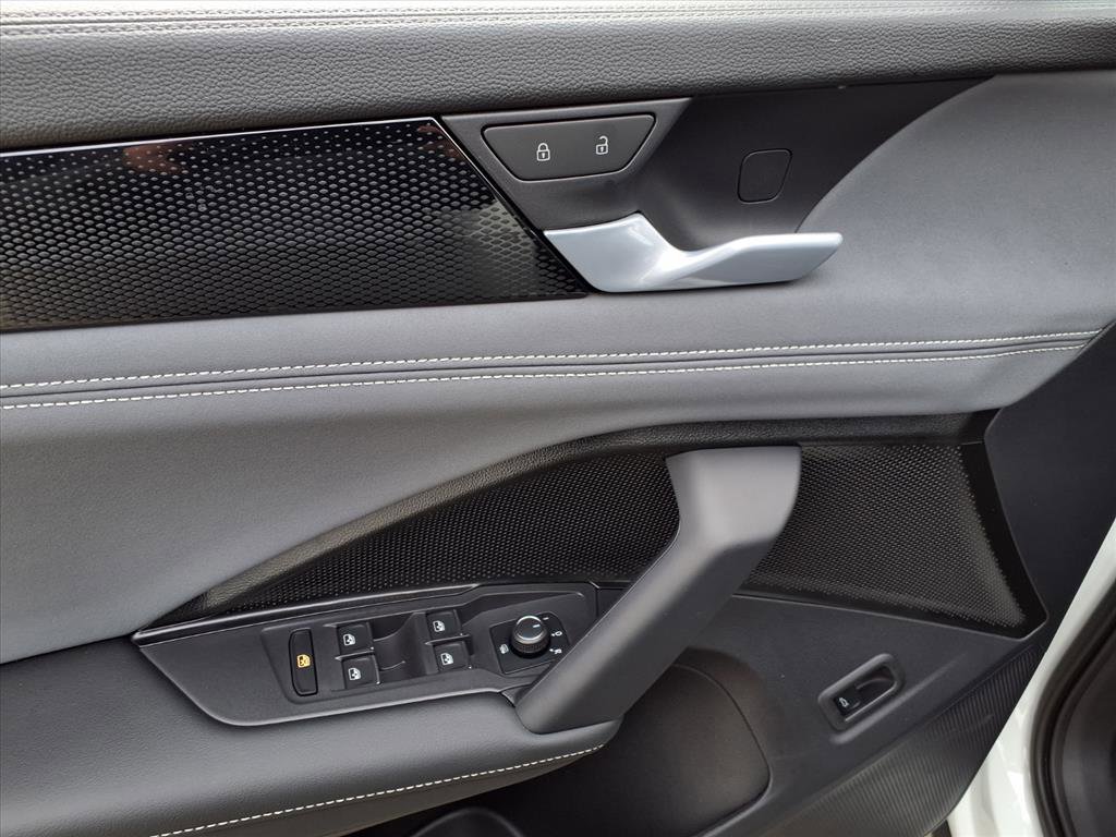 New 2026 Volkswagen Tiguan SE image 12