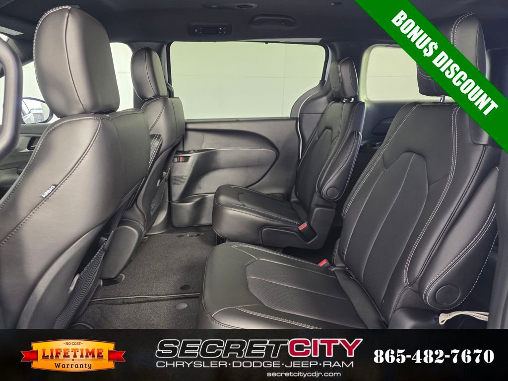 New 2026 Chrysler Voyager LX image 26