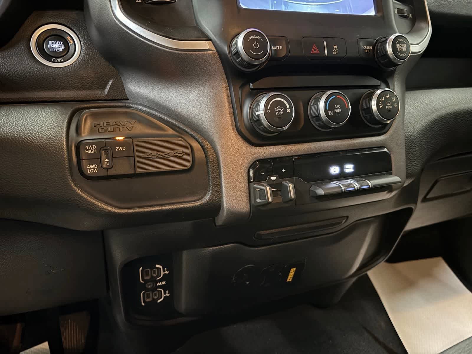 Used 2022 RAM 2500 Big Horn AWD/4WD image 20