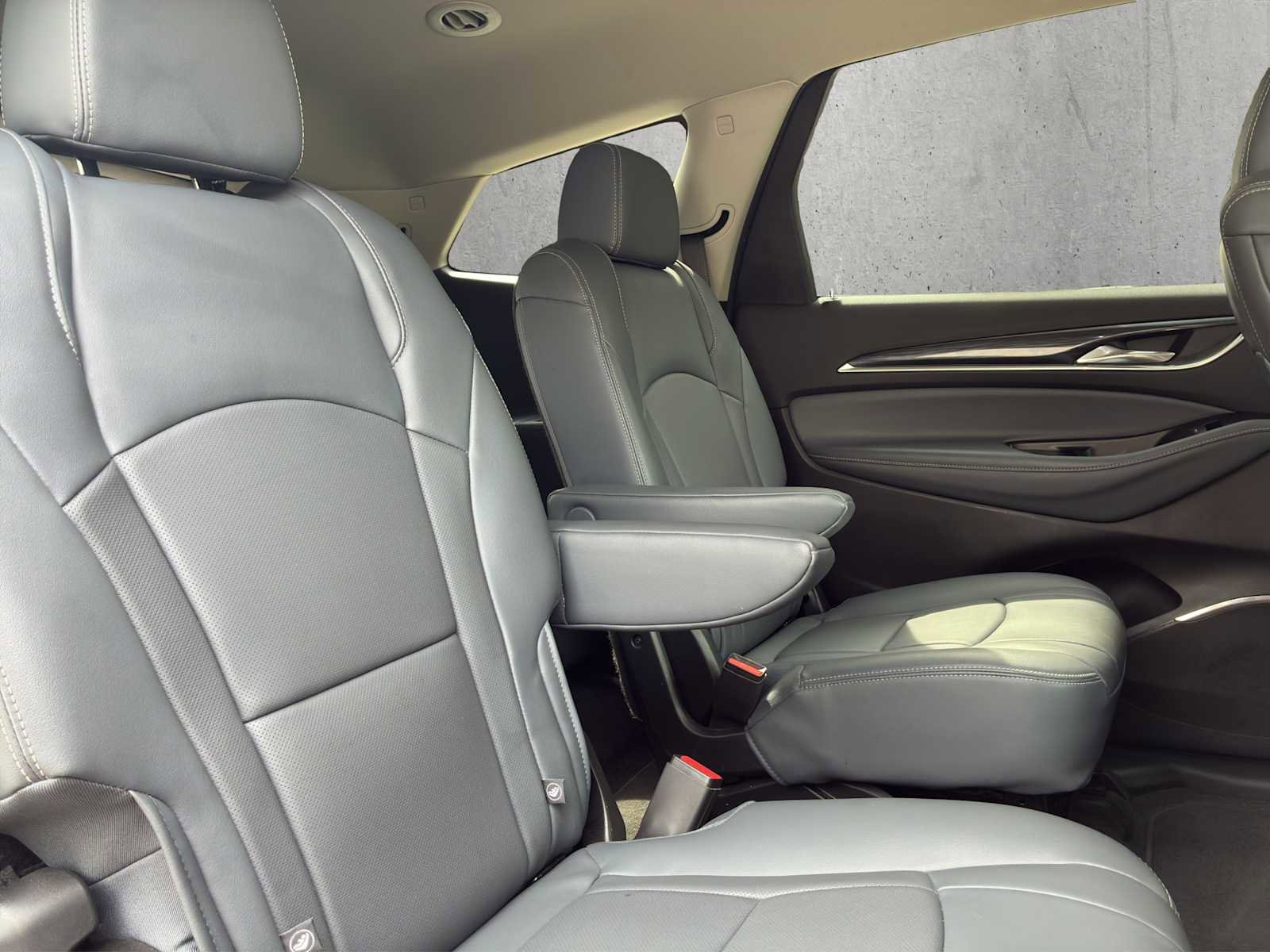 Used 2020 Buick Enclave Essence image 22