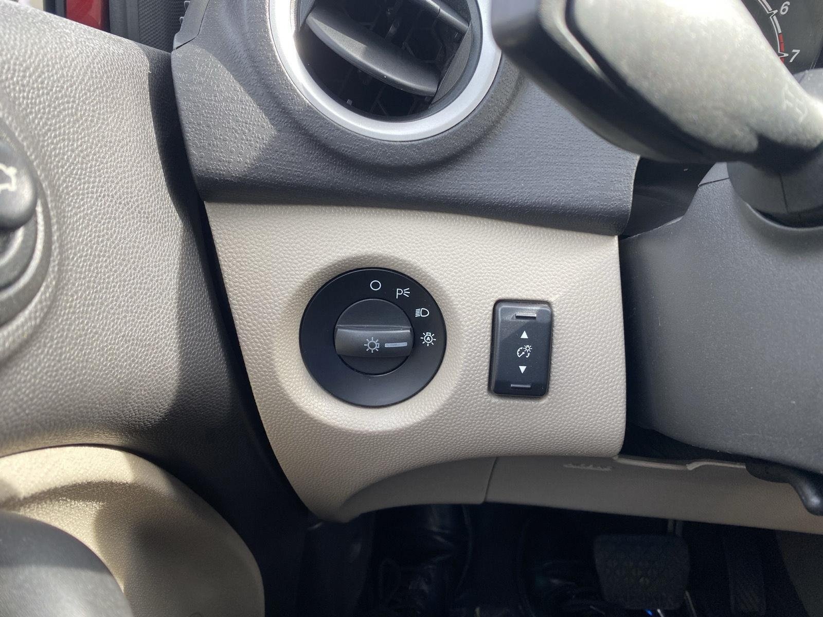 Used 2014 Ford Fiesta SE FWD image 19