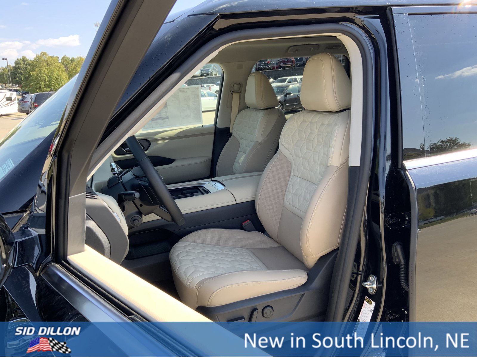 New 2026 Nissan Armada Platinum image 9