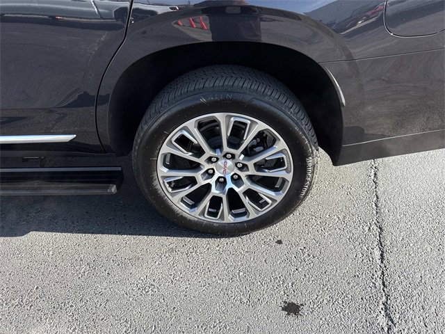 Used 2025 GMC Yukon Denali w/ Sun & Power Step Package image 29