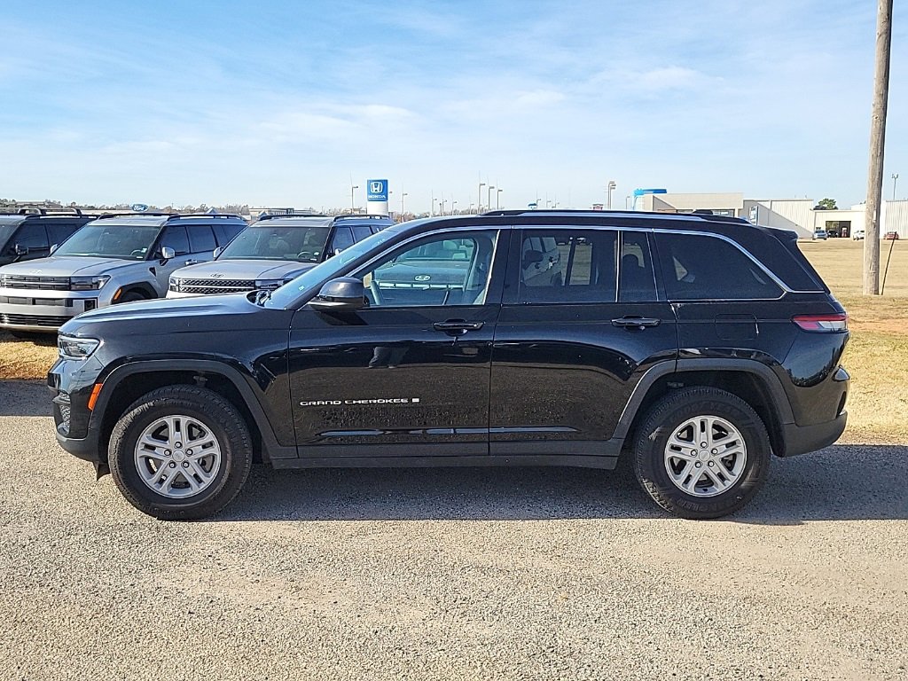 Used 2023 Jeep Grand Cherokee Laredo image 5