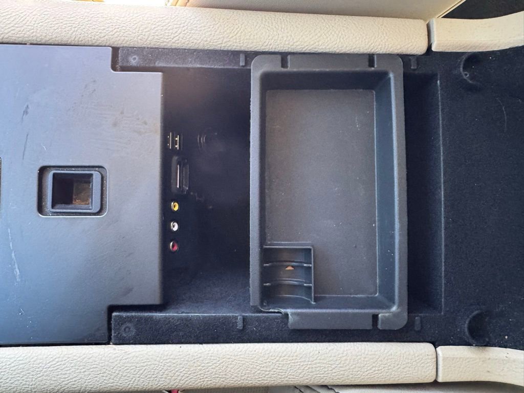 Used 2015 Ford Taurus Limited FWD image 20