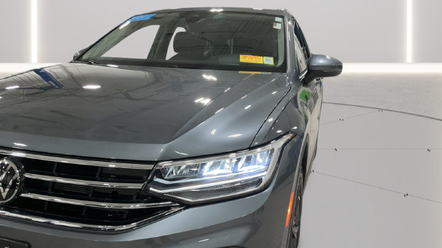 Used 2024 Volkswagen Tiguan SE w/ Panoramic Sunroof Package AWD/4WD image 33