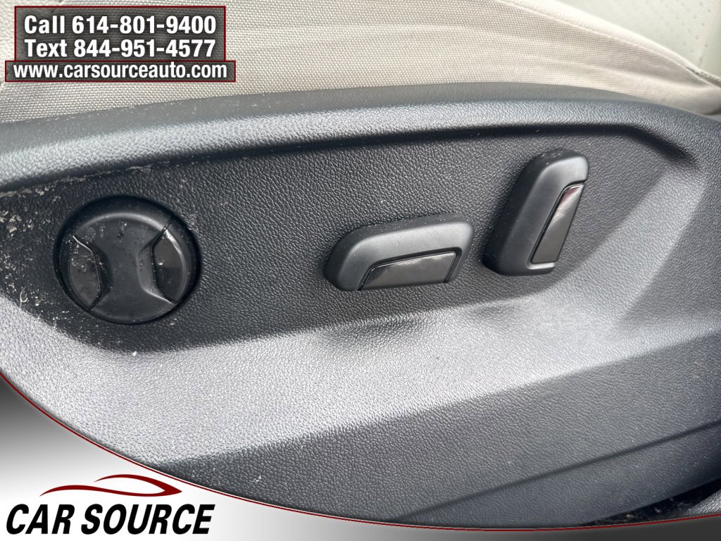 Used 2021 Volkswagen Tiguan SE w/ Panoramic Sunroof Package image 9