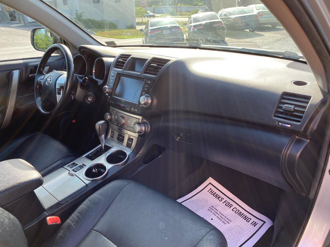Used 2012 Toyota Highlander SE w/ Tow Pkg AWD/4WD image 10