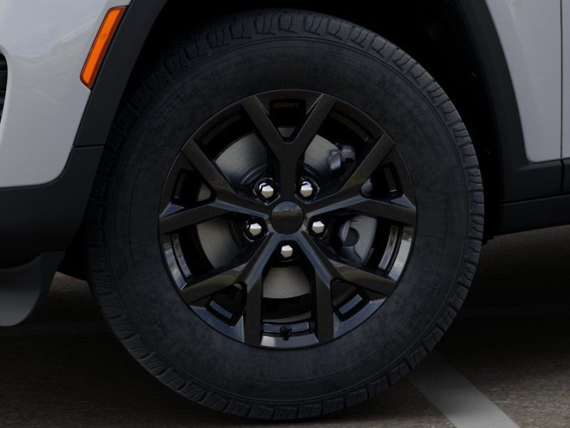 New 2025 Jeep Grand Cherokee Altitude image 8