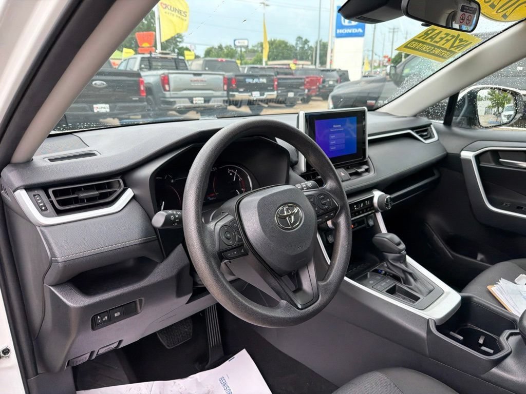 Used 2025 Toyota RAV4 XLE FWD image 15