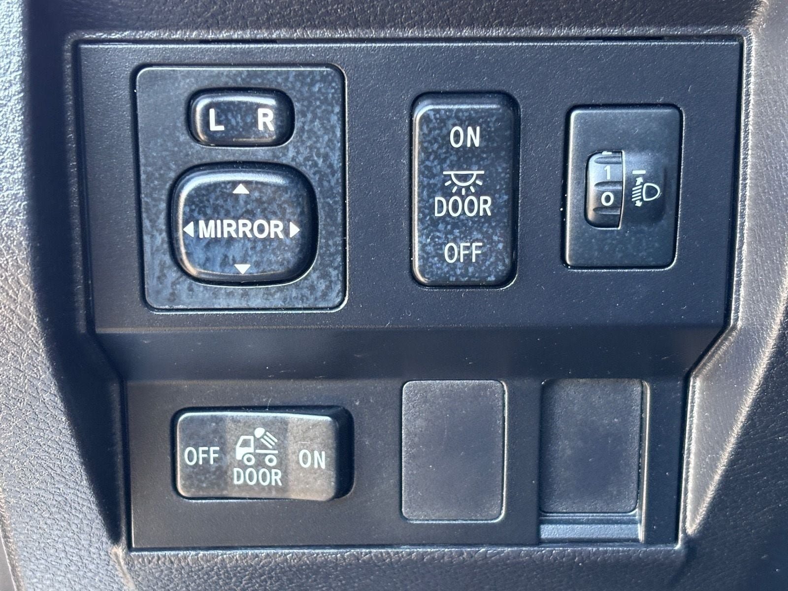 Used 2015 Toyota Tundra SR5 w/ SR5 Upgrade Package RWD image 22