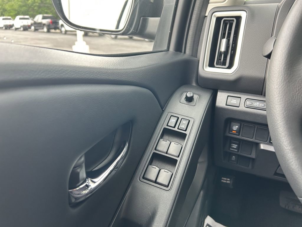 Used 2025 Nissan Frontier SV w/ SV Convenience Package RWD image 22