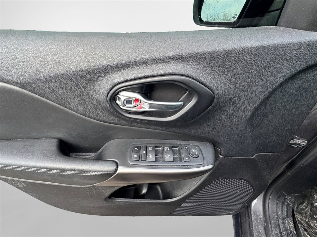 Used 2021 Jeep Cherokee Latitude Lux w/ Sun & Sound Group image 25