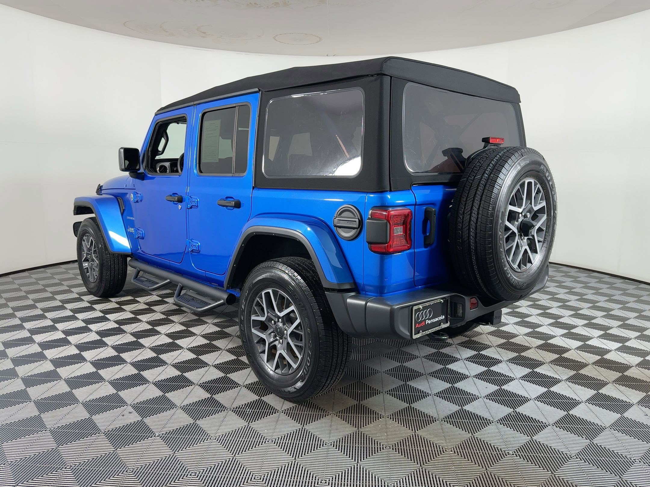 Used 2024 Jeep Wrangler Sahara w/ Technology Group image 3
