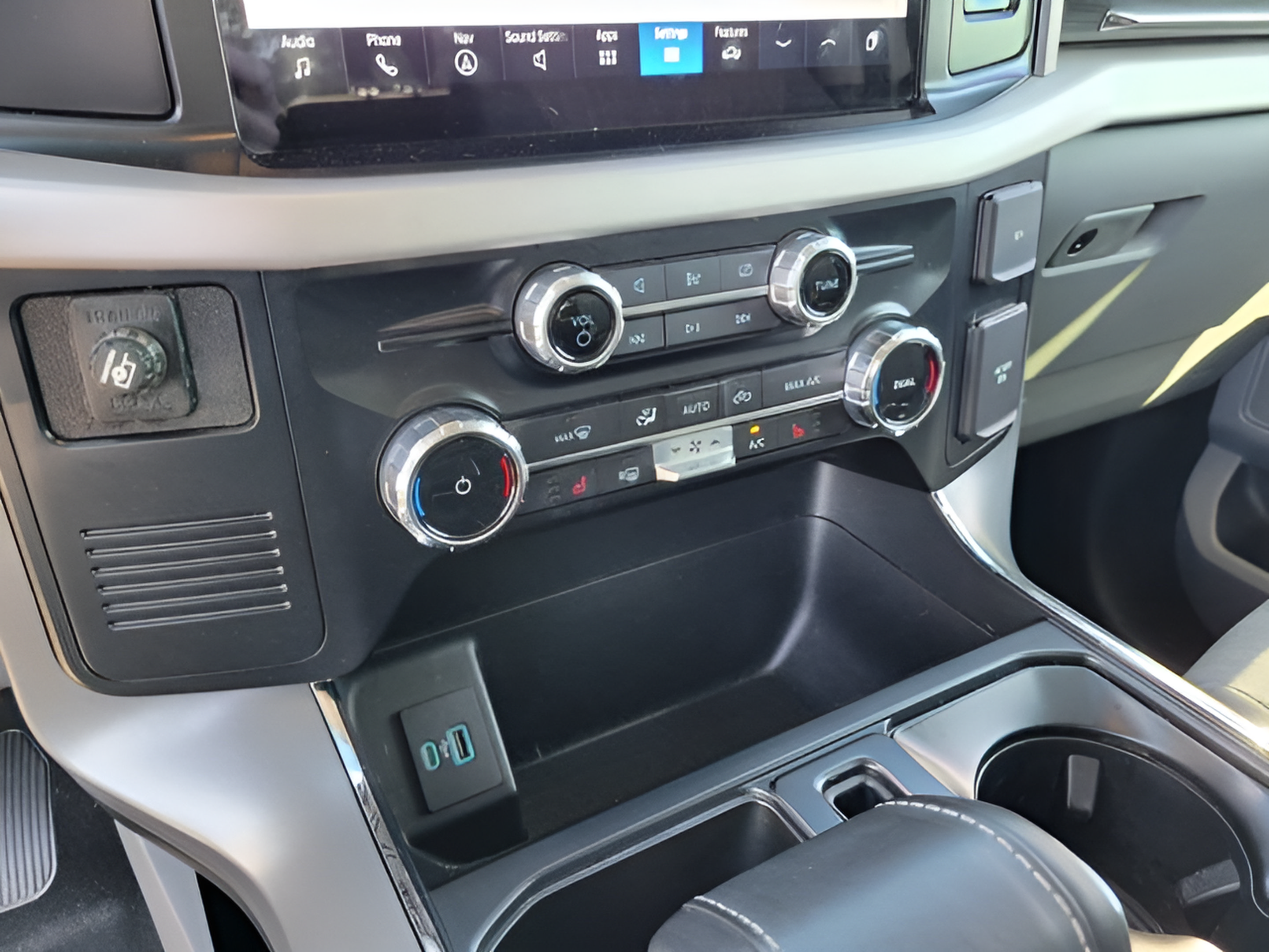 Used 2023 Ford F150 Lightning XLT AWD/4WD image 19