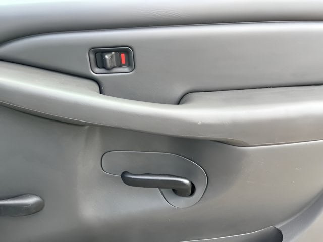 Used 2004 Chevrolet Silverado 2500 W/T RWD image 25