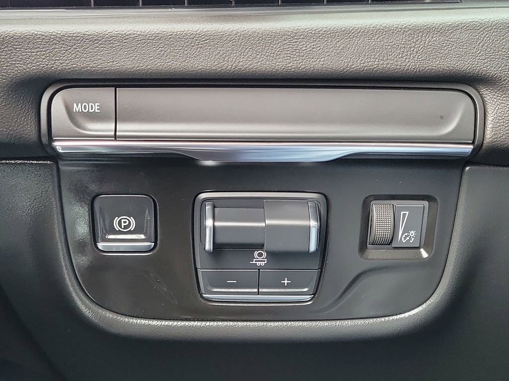 Used 2025 Cadillac Escalade ESV Premium Luxury image 17