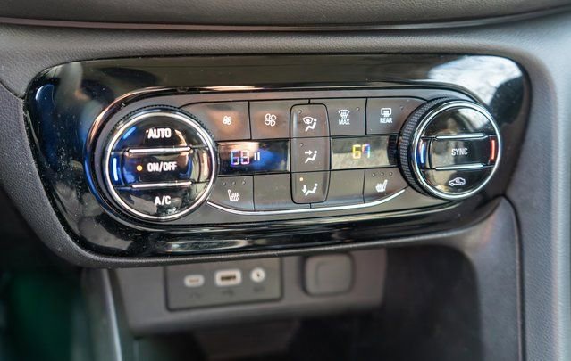 Used 2022 Buick Encore GX Select w/ Sport Touring Package FWD image 31