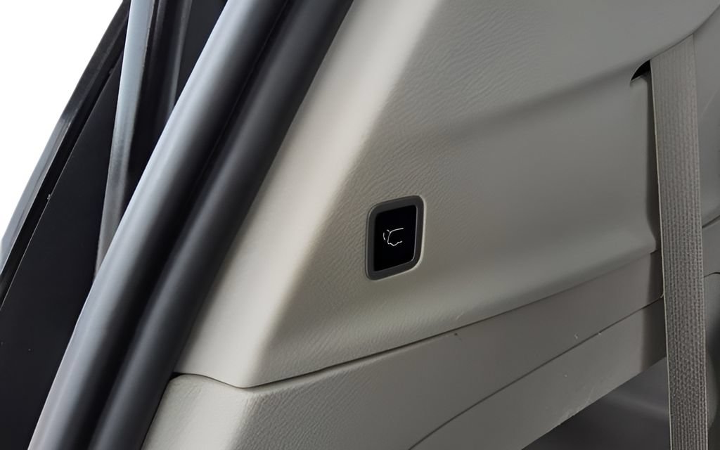 Used 2024 Chrysler Pacifica Touring-L FWD image 15