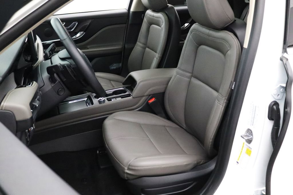 Used 2025 Lincoln Corsair AWD w/ Equipment Group 101A image 3