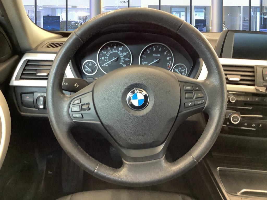 Used 2017 BMW 320i xDrive Sedan AWD/4WD image 23