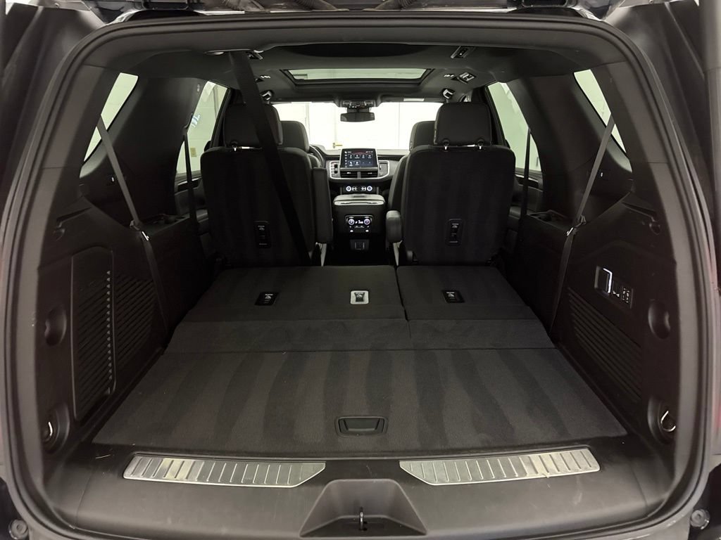 Used 2024 GMC Yukon AT4 w/ Technology Package AWD/4WD image 8