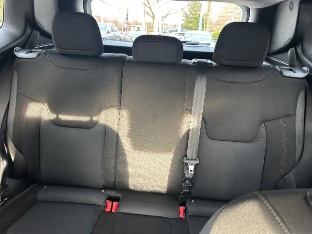 Used 2016 Jeep Renegade Trailhawk image 31