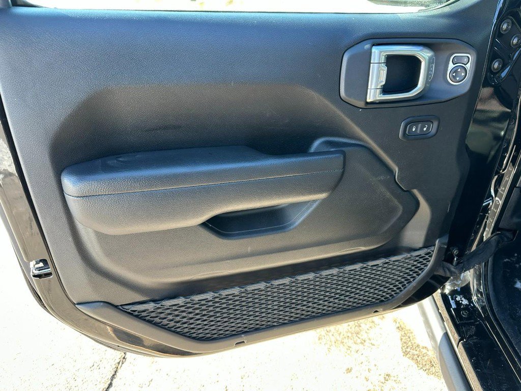 Used 2025 Jeep Wrangler Unlimited Rubicon image 16